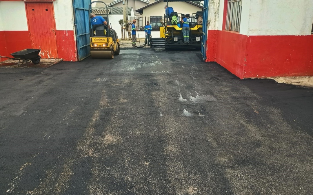 Secretaria de Obras e Infraestrutura conclui pavimentação asfáltica no Estádio Vidal Ramos Junior