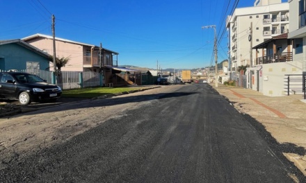 Secretaria de Obras e Infraestrutura inicia revitalização do pavimento asfáltico no Universitário