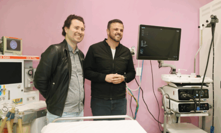 Lucas Neves entrega novo aparelho de endoscopia ao Hospital Nossa Senhora dos Prazeres