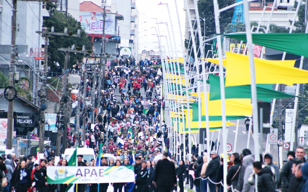 Lages celebra os 203 anos da Independência do Brasil com desfile na avenida Duque de Caxias