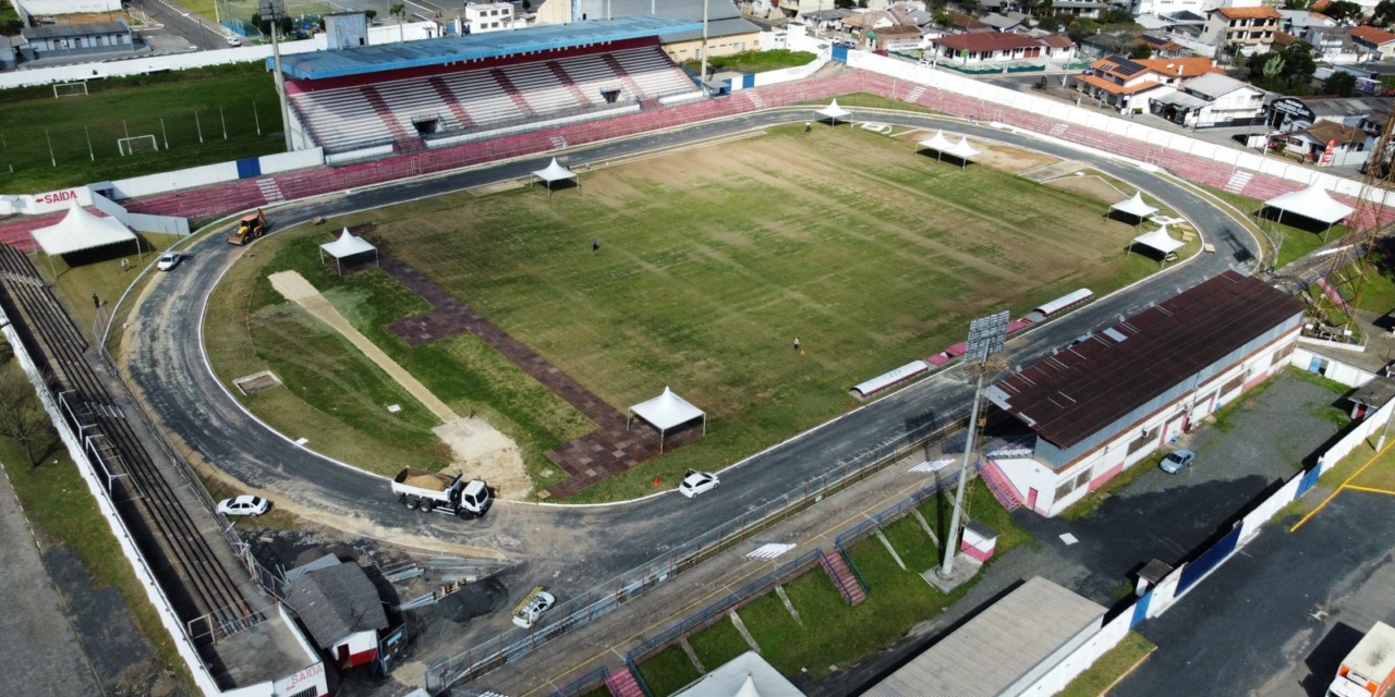 Estádio Vidal Ramos Júnior recebe força-tarefa da Secretaria de Serviços Públicos para o Parajasc