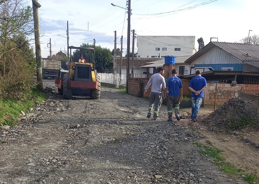 Força-tarefa da Secretaria de Obras e Infraestrutura conclui revestimento primário em todos os 72 bairros de Lages e inicia segunda rodada
