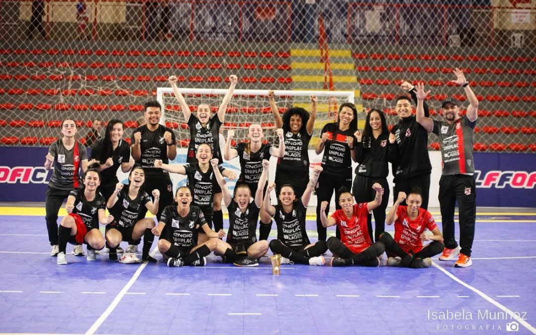 Leoas da Serra vence novamente a Unidep e garante vaga nas semifinais da Liga Feminina de Futsal