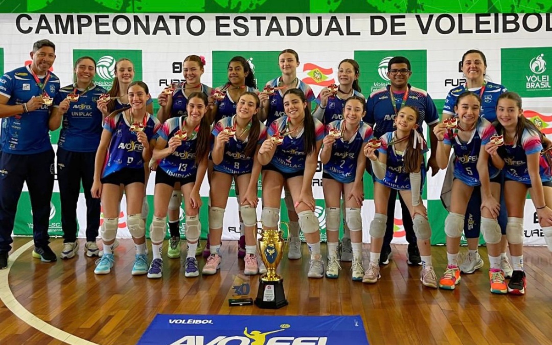 Avofel é campeã catarinense sub-14 de voleibol feminino