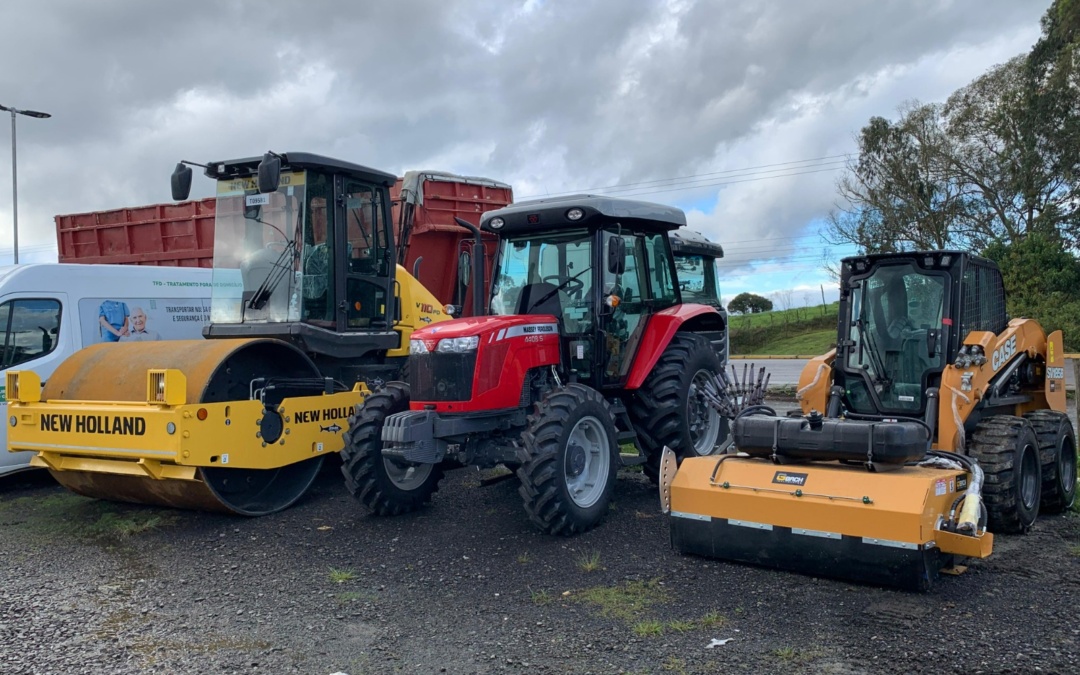 Prefeitura de Otacílio Costa recebe três novas máquinas para fortalecer serviços urbanos e rurais