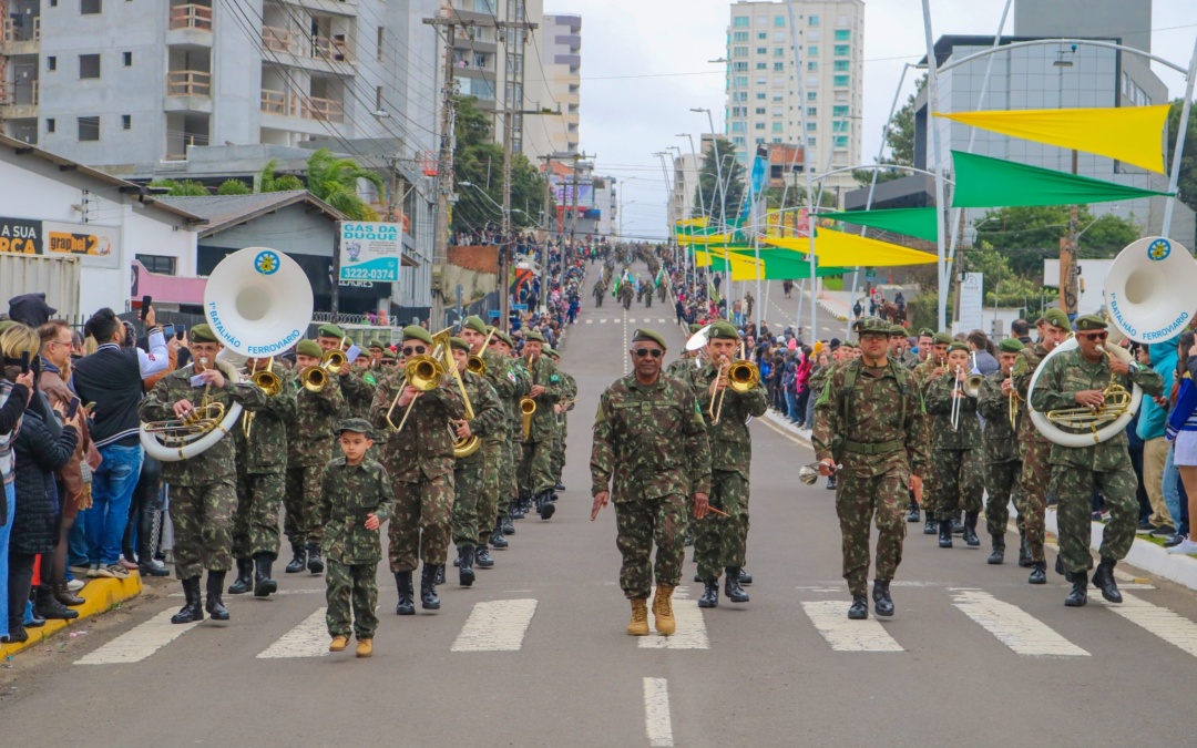 1° B Fv participa de desfile cívico em Lages
