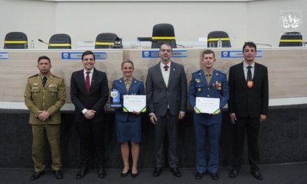 60 anos do Corpo de Bombeiros Militar em Lages são reverenciados na Câmara