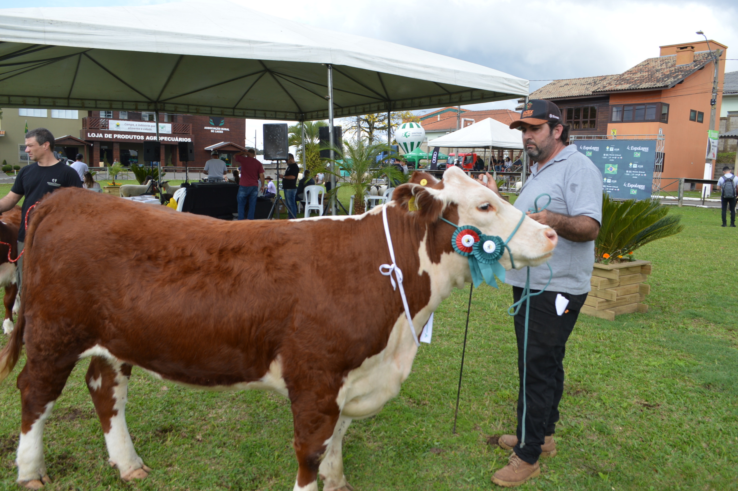Começa a montagem da estrutura externa da Expolages 2025