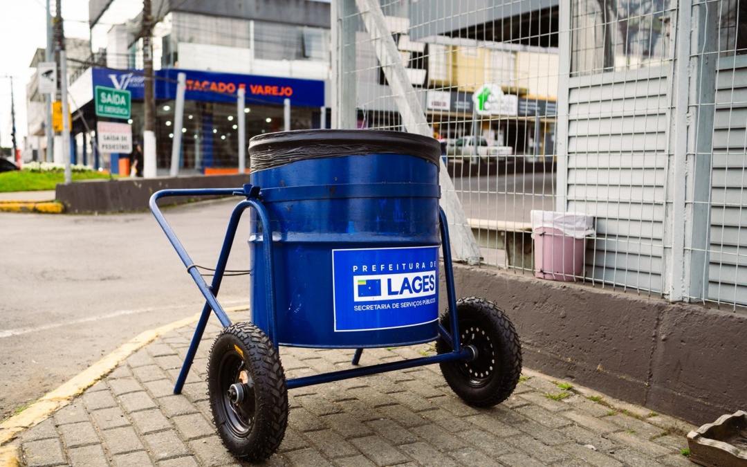 Prefeitura de Lages cria carrinhos coletores de lixo para otimizar trabalho de servidores