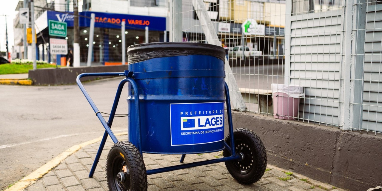 Prefeitura de Lages cria carrinhos coletores de lixo para otimizar trabalho de servidores