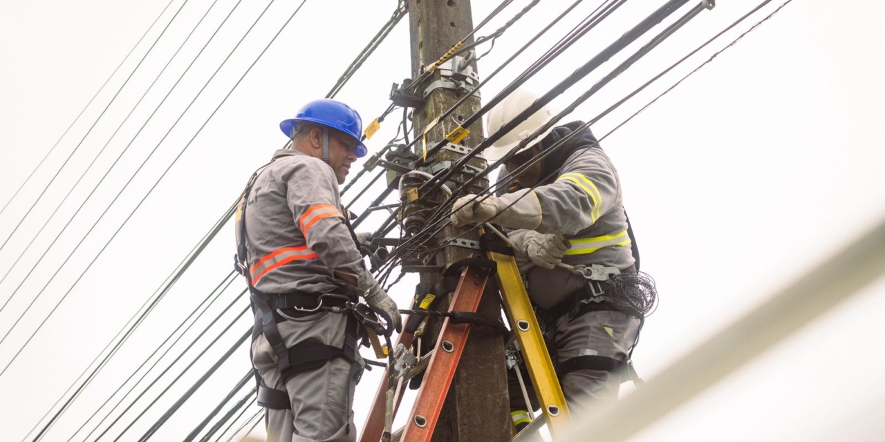 Prefeitura de Lages presta suporte à força-tarefa da Celesc para remoção de cabos inutilizados