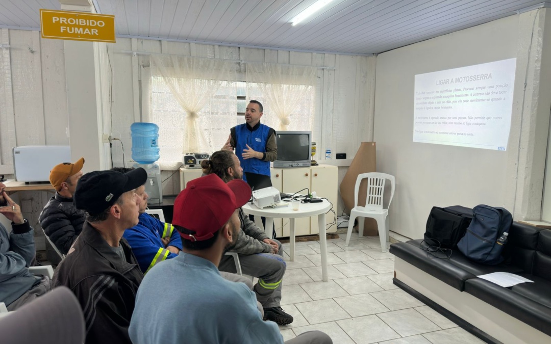 Servidores da Secretaria de Serviços Públicos recebem capacitação em segurança e operação de equipamentos