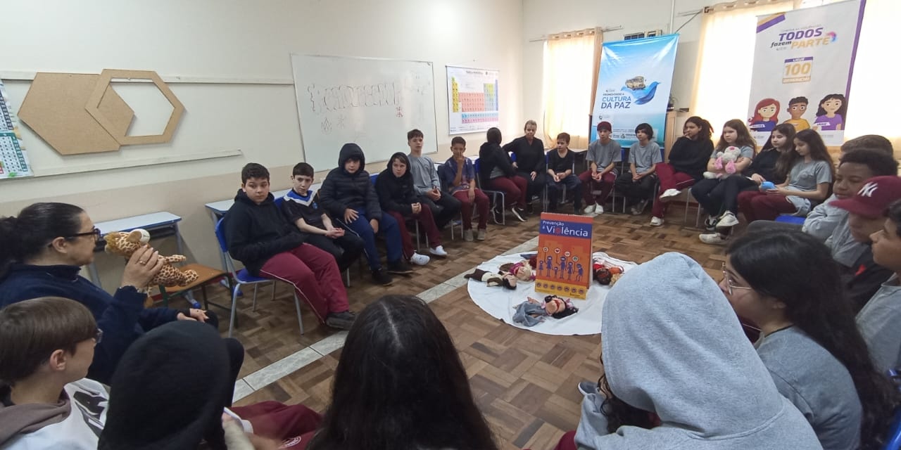 Círculos da Cultura de Paz fortalecem diálogo na EEB Rubens de Arruda Ramos