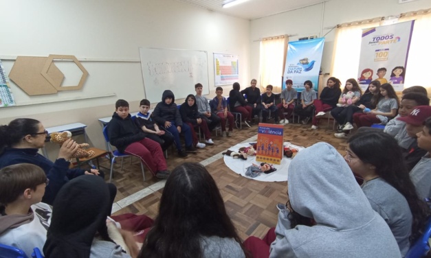 Círculos da Cultura de Paz fortalecem diálogo na EEB Rubens de Arruda Ramos
