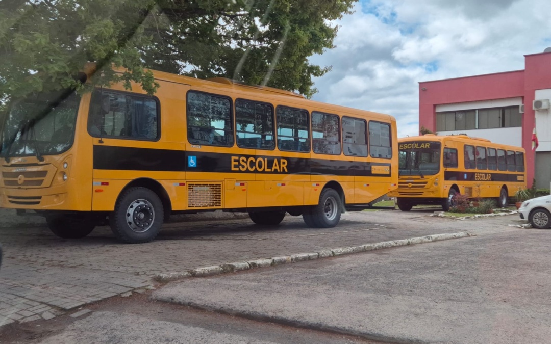 Prefeitura de Bocaina do Sul recebe dois novos ônibus para o transporte escolar