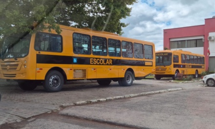 Prefeitura de Bocaina do Sul recebe dois novos ônibus para o transporte escolar