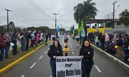 Desfile Cívico de 7 de Setembro reúne comunidade em Otacílio Costa