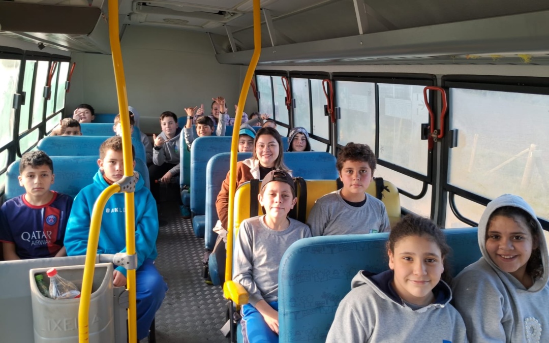 Núcleo Municipal Professora Adilha Matias Faria disponibiliza escolinha de futebol para alunos em parceria com a FME