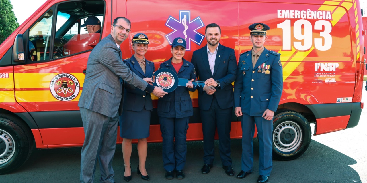 DEPUTADO LUCAS NEVES RECEBE TÍTULO DE ‘AMIGO DO BOMBEIRO’ EM LAGES E ANUNCIA R$ 1 MILHÃO PARA COMPRA DE NOVO CAMINHÃO DA CORPORAÇÃO