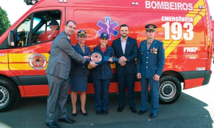 DEPUTADO LUCAS NEVES RECEBE TÍTULO DE ‘AMIGO DO BOMBEIRO’ EM LAGES E ANUNCIA R$ 1 MILHÃO PARA COMPRA DE NOVO CAMINHÃO DA CORPORAÇÃO