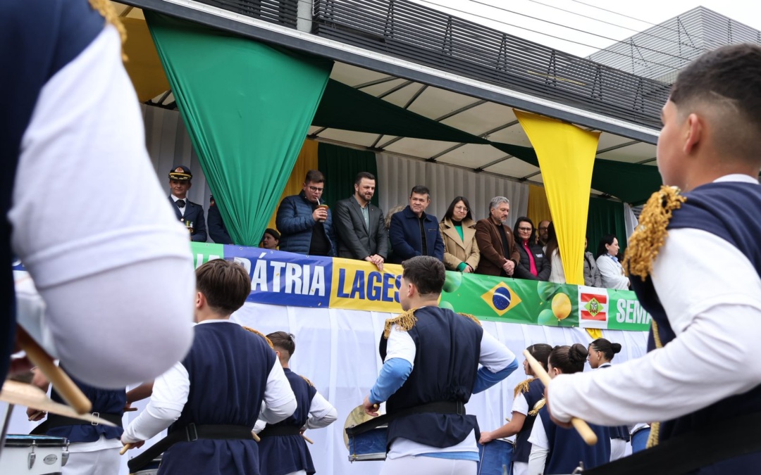 Deputado Lucas Neves prestigia desfiles da Independência em Lages