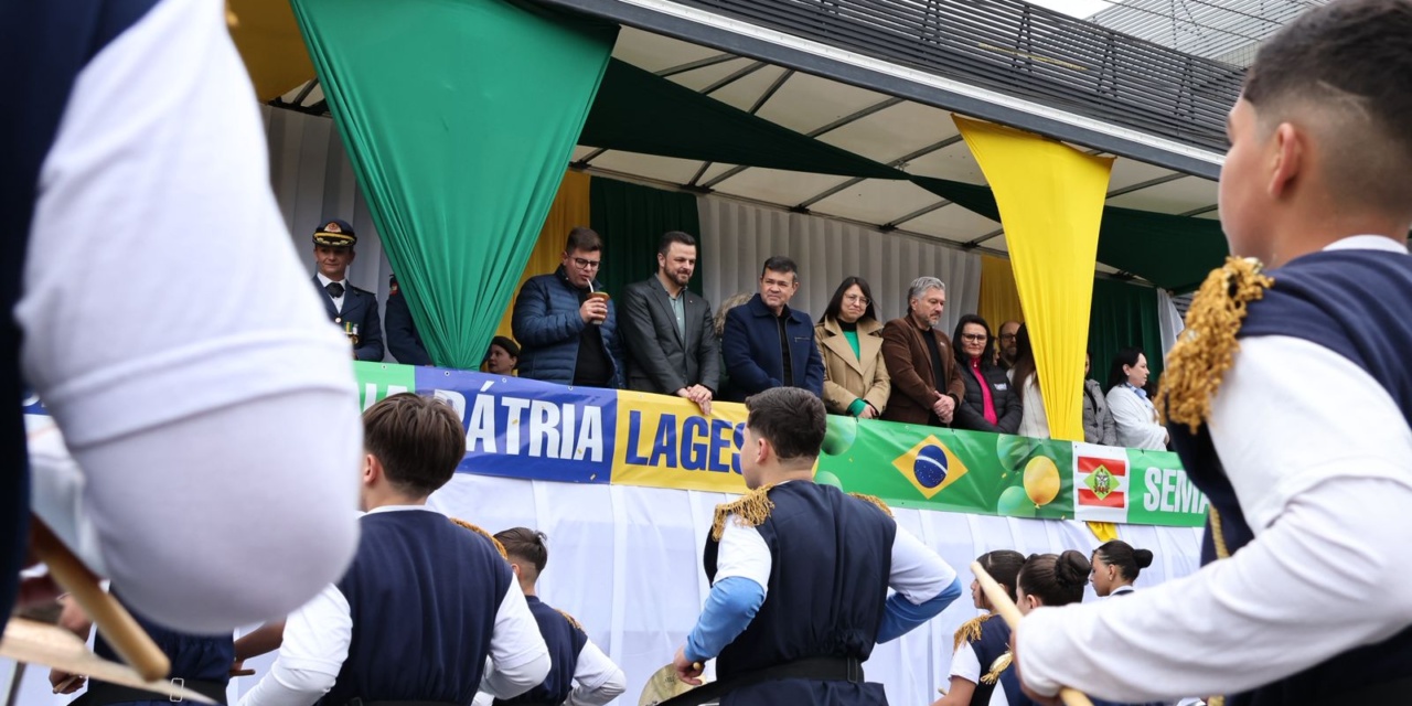 Deputado Lucas Neves prestigia desfiles da Independência em Lages