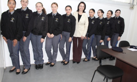 Alunas do Colégio Militar visitam a Secretaria Municipal de Saúde