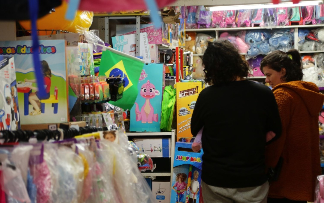 Brincadeira de criança? Procon mostra onde o presente de Dia das Crianças pode pesar menos no bolso