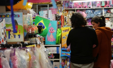 Brincadeira de criança? Procon mostra onde o presente de Dia das Crianças pode pesar menos no bolso