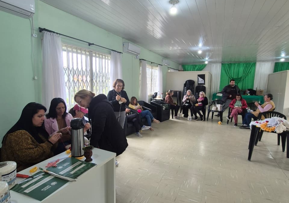 Curso de crochê é promovido pela Secretaria de Assistência Social de Bocaina do Sul em parceria com o SENAR