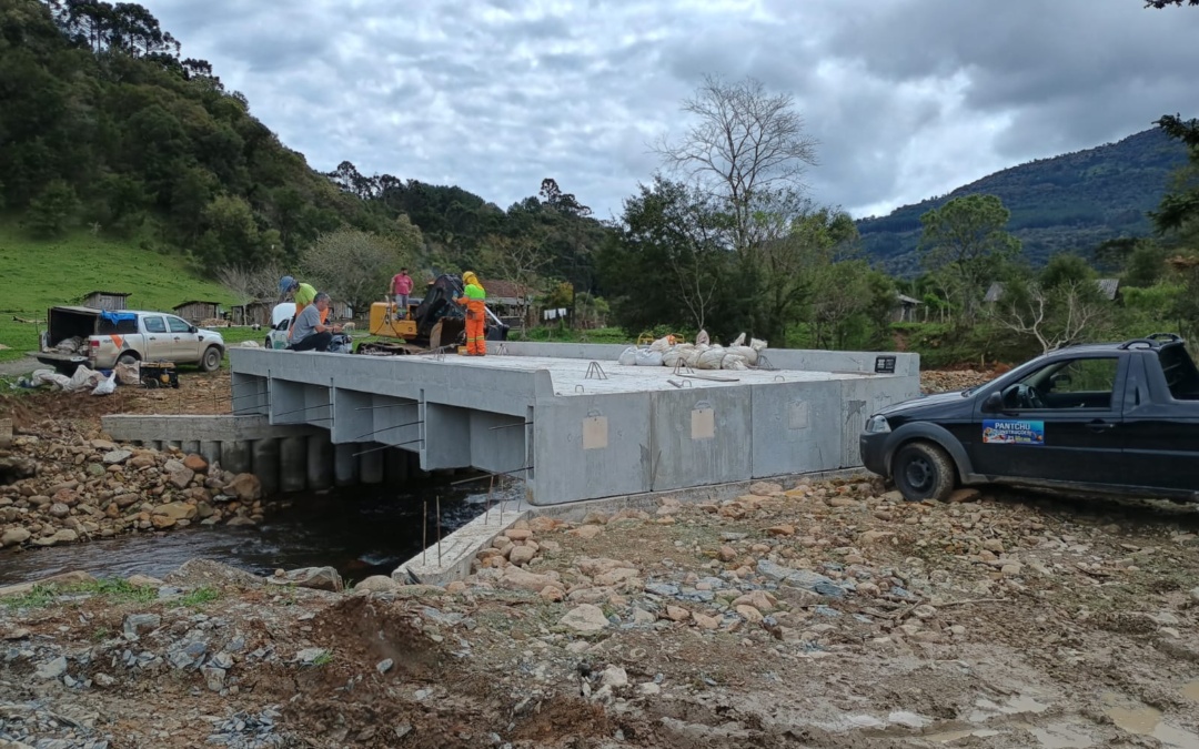 Defesa Civil instala nova ponte em Bocaina do Sul