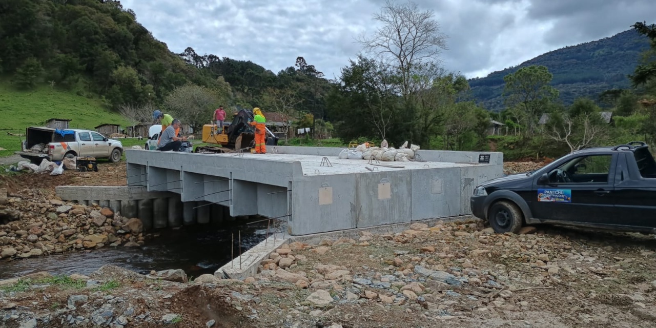 Defesa Civil instala nova ponte em Bocaina do Sul