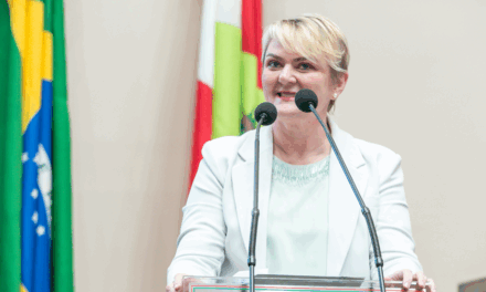 Aprovado projeto de lei da deputada Luciane Carminatti que dá direito aos professores ACTs do estado levarem os filhos ao médico