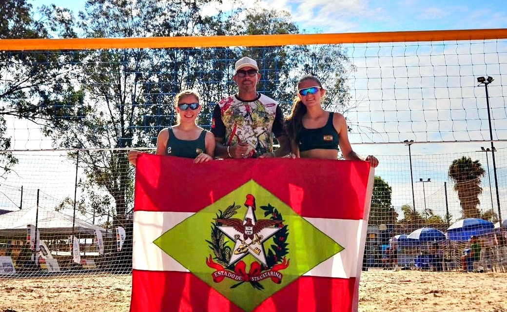 Dupla lageana conquista título nacional na Série Prata do voleibol de areia dos Jogos Escolares Brasileiros 2025