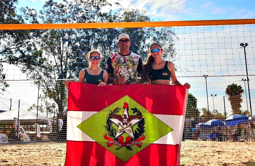 Dupla lageana conquista título nacional na Série Prata do voleibol de areia dos Jogos Escolares Brasileiros 2025