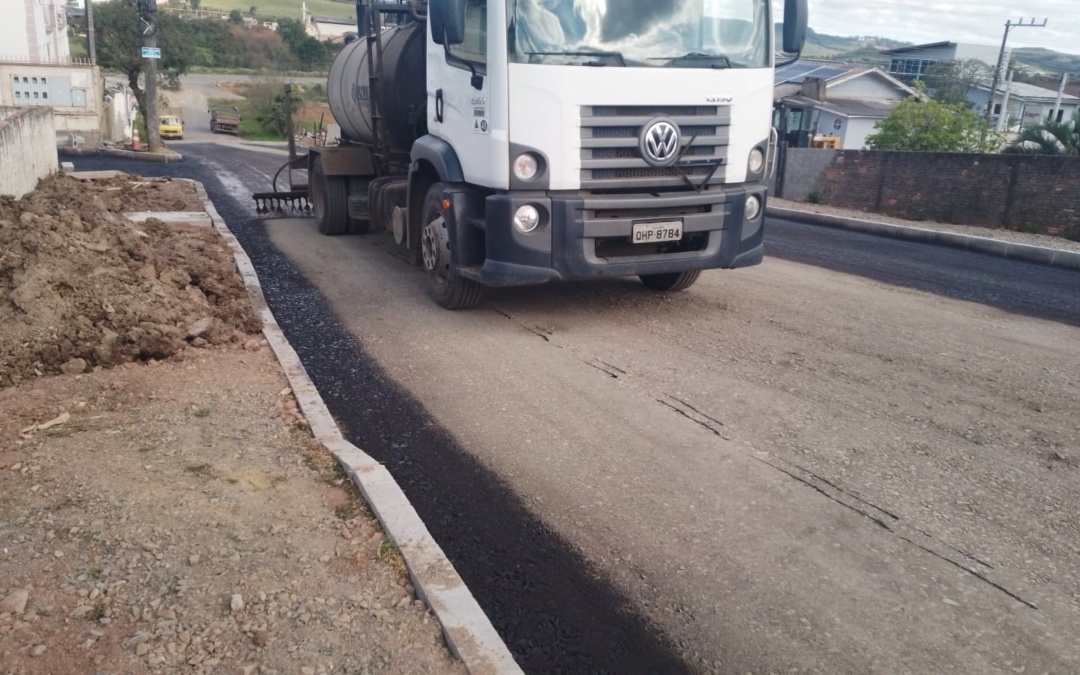 Mais duas pavimentações entram em fase final nos bairros Caravágio e Guarujá