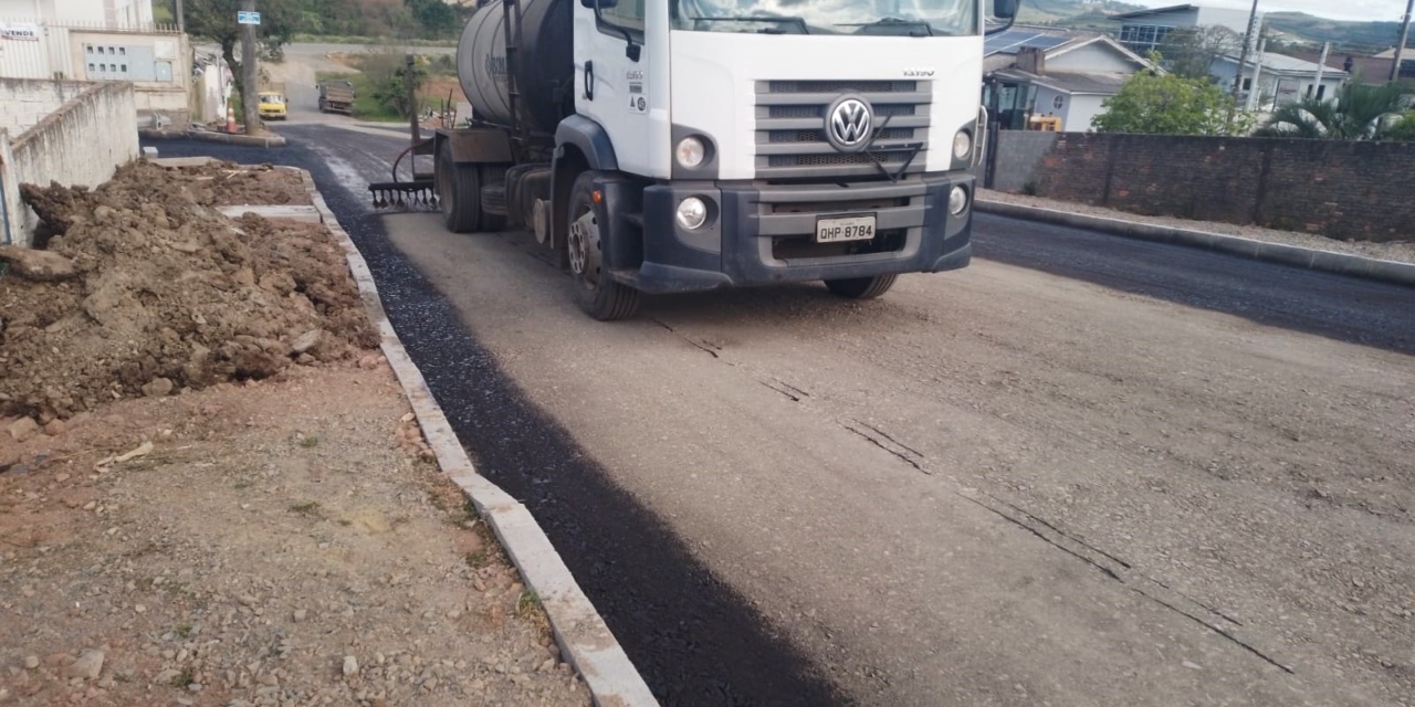 Mais duas pavimentações entram em fase final nos bairros Caravágio e Guarujá