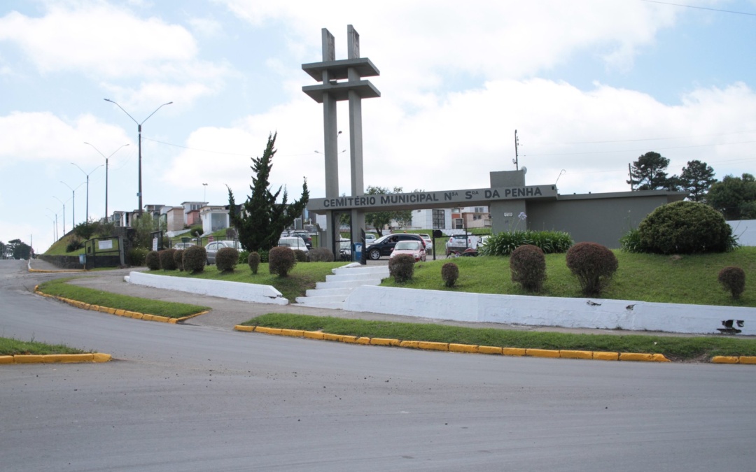 Mutirão de limpeza prepara cemitérios públicos municipais para o Dia de Finados