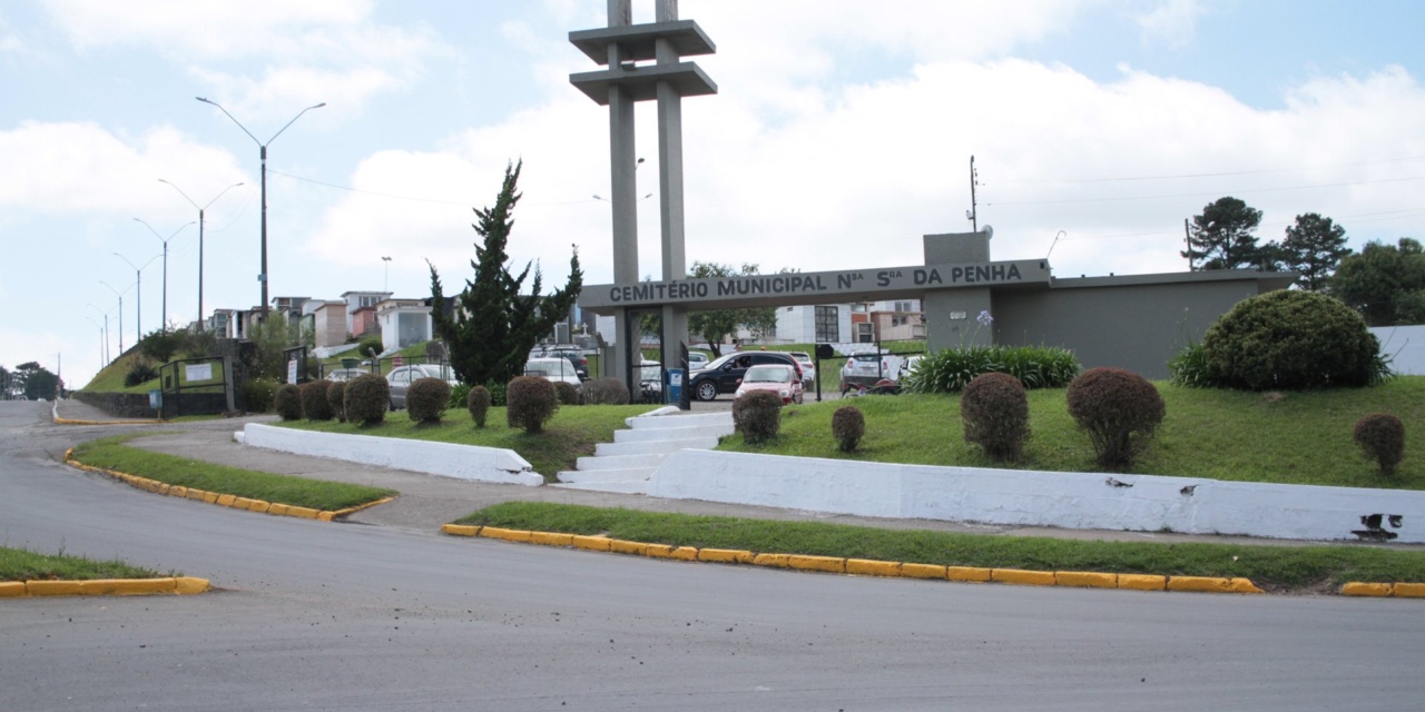 Mutirão de limpeza prepara cemitérios públicos municipais para o Dia de Finados