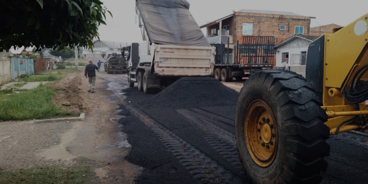 Prefeitura executa recuperação asfáltica em mais três vias, nos bairros Habitação e Caroba