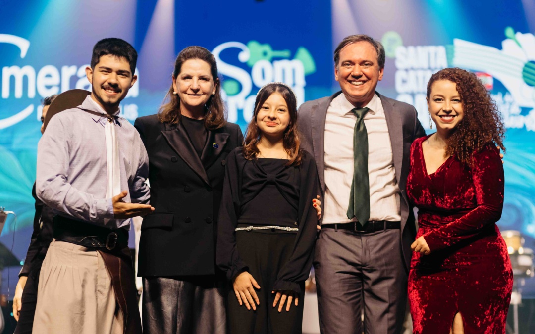 Talentos da música encantam público em um Teatro Marajoara lotado na semifinal do Festival Santa Catarina Canta