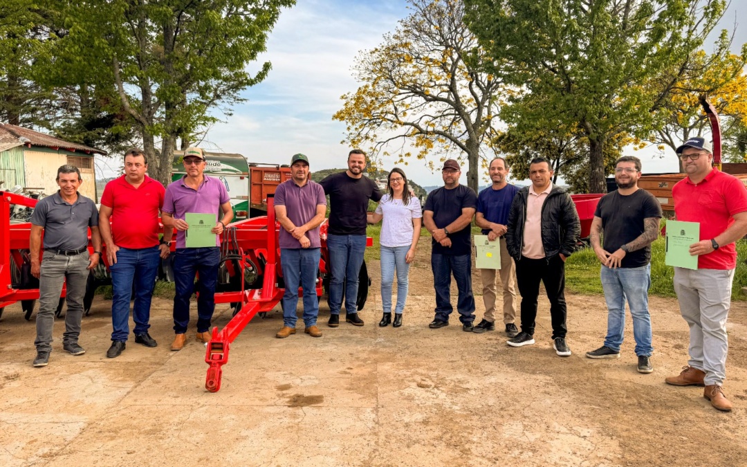 LUCAS NEVES REFORÇA APOIO AO AGRO COM ENTREGA DE NOVOS EQUIPAMENTOS EM SÃO JOAQUIM