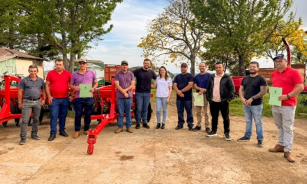 LUCAS NEVES REFORÇA APOIO AO AGRO COM ENTREGA DE NOVOS EQUIPAMENTOS EM SÃO JOAQUIM