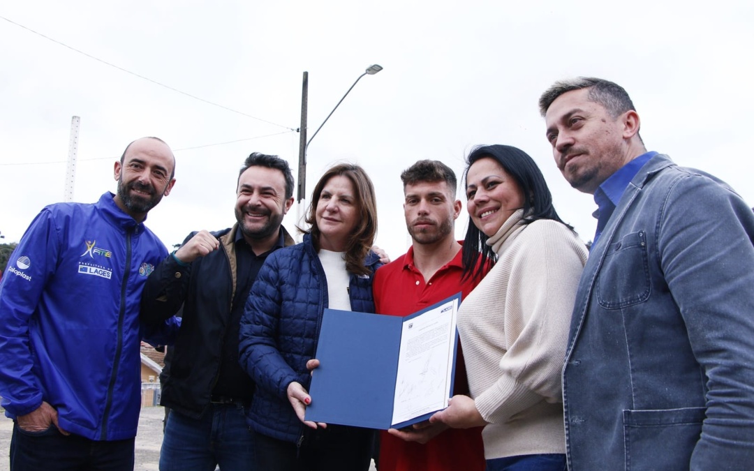 Mais de R$ 1 milhão em investimentos: Prefeitura assina ordens de serviço para quadras esportivas em três bairros de Lages