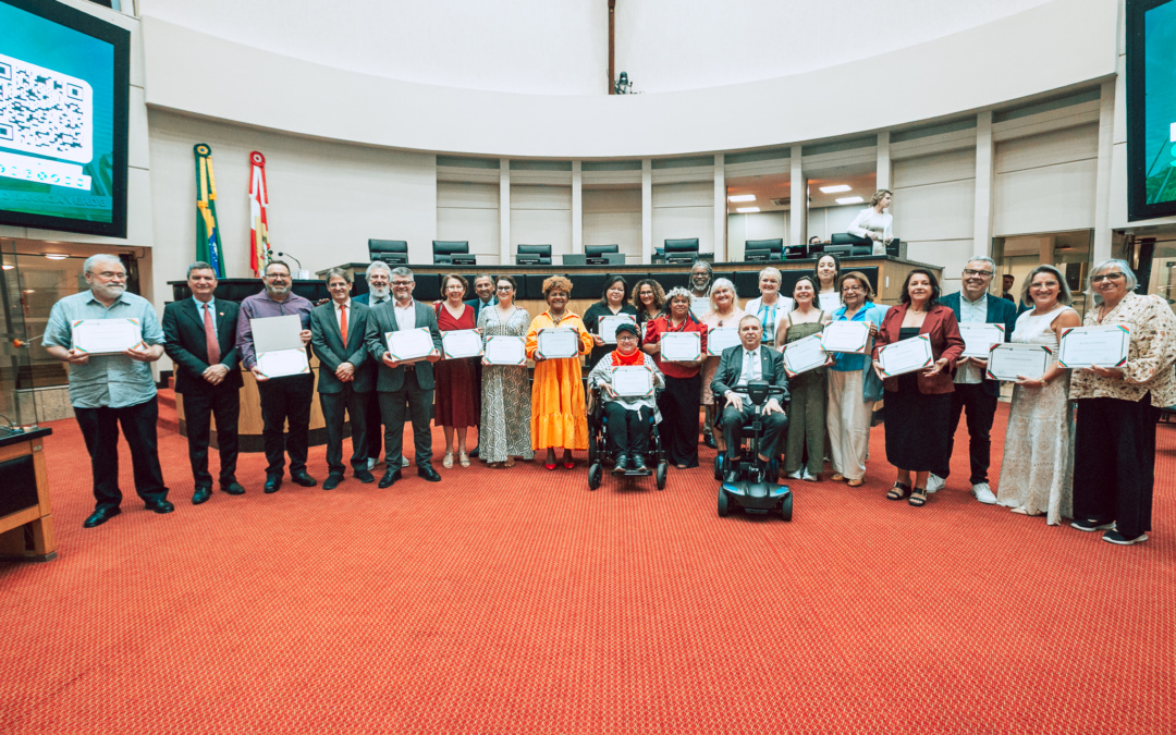 Professores recebem homenagem da Assembleia Legislativa