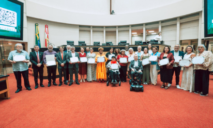 Professores recebem homenagem da Assembleia Legislativa