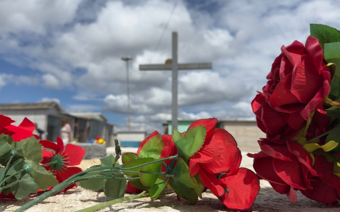Dia de Finados tem grande movimento nos cemitérios de Lages
