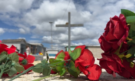 Dia de Finados tem grande movimento nos cemitérios de Lages