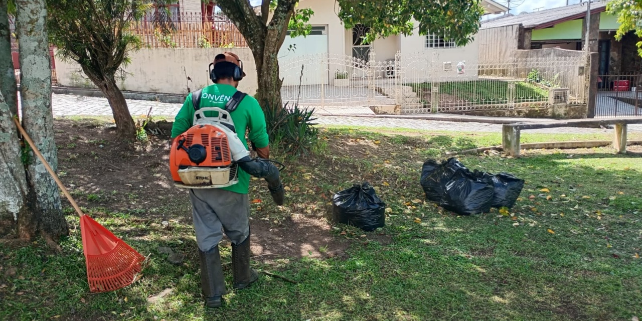 Bairro Petrópolis recebe ação especial de limpeza e manutenção em suas praças