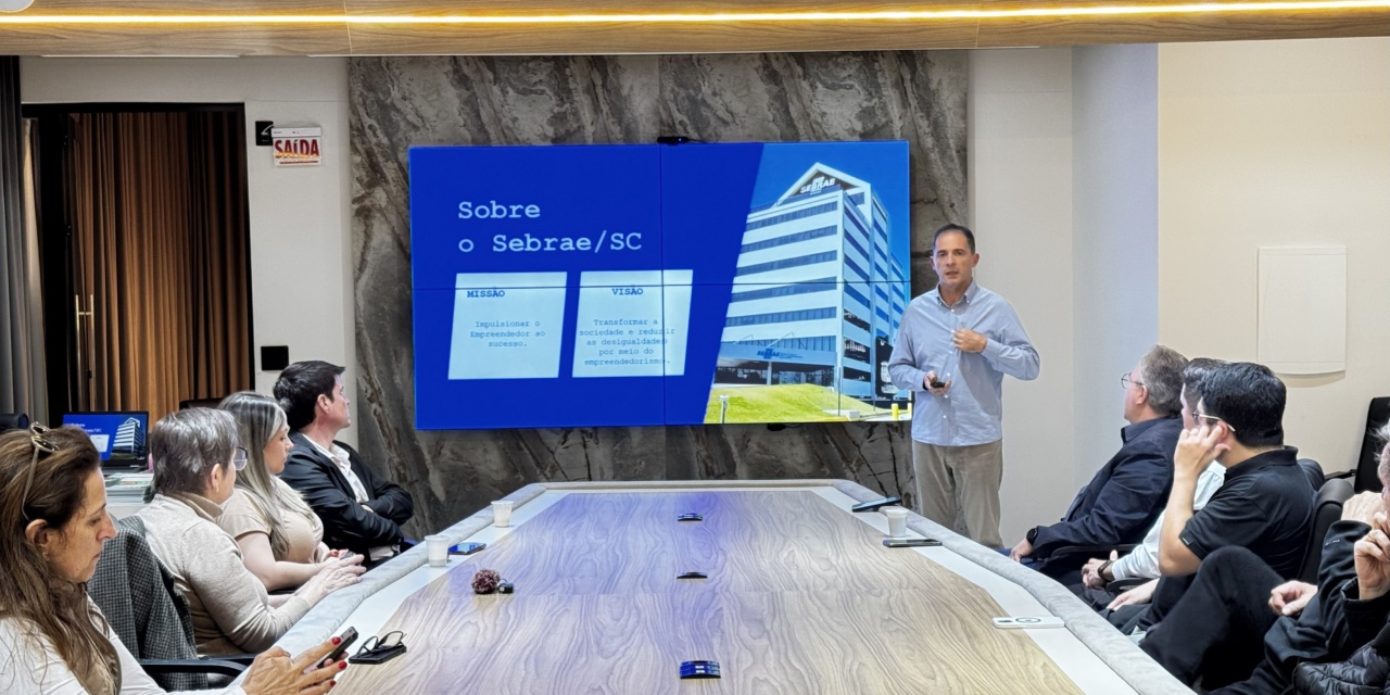 Plano de atuação do Sebrae para o desenvolvimento regional é tema de reunião da diretoria da ACIL